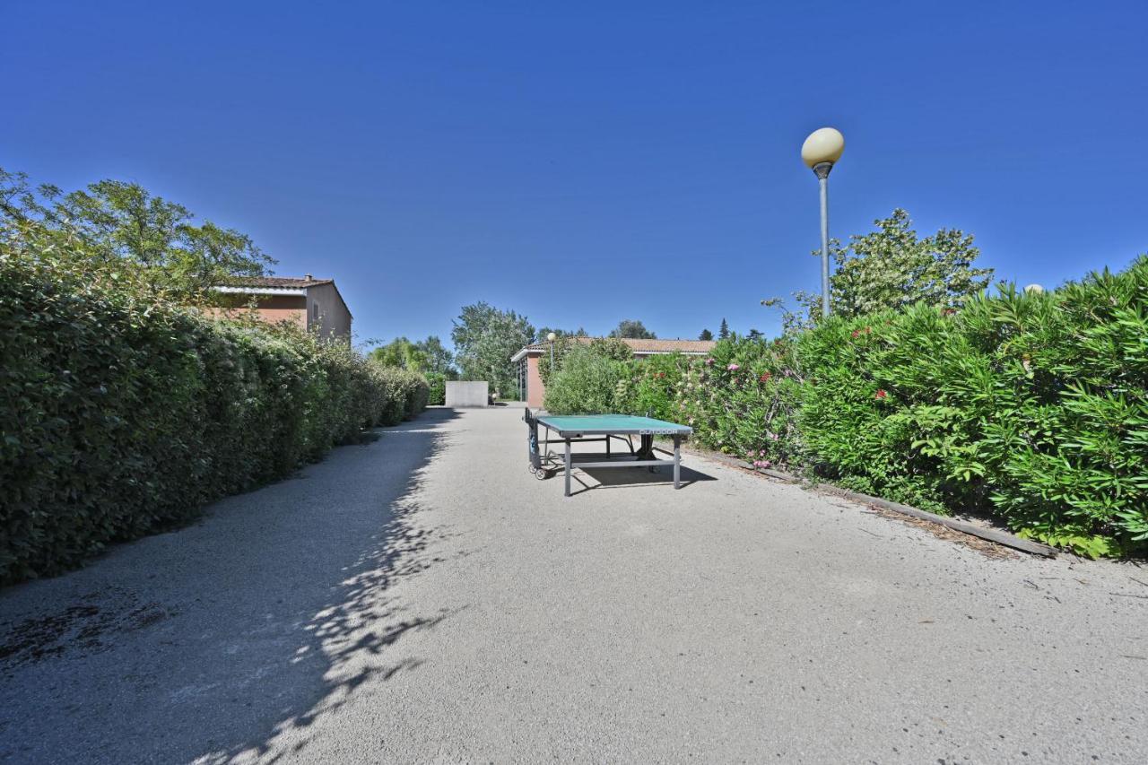 Le Petit Bonheur - Place Parking Privee - Clim - Terrasse - Piscine Partagee - Proche Parc Spirou 圣萨特尼莱斯艾 外观 照片